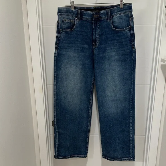 Plus Size High-Rise Women's Jeans in Medium Blue Wash; Curve Appeal Dream Weave - Picture 2 of 7